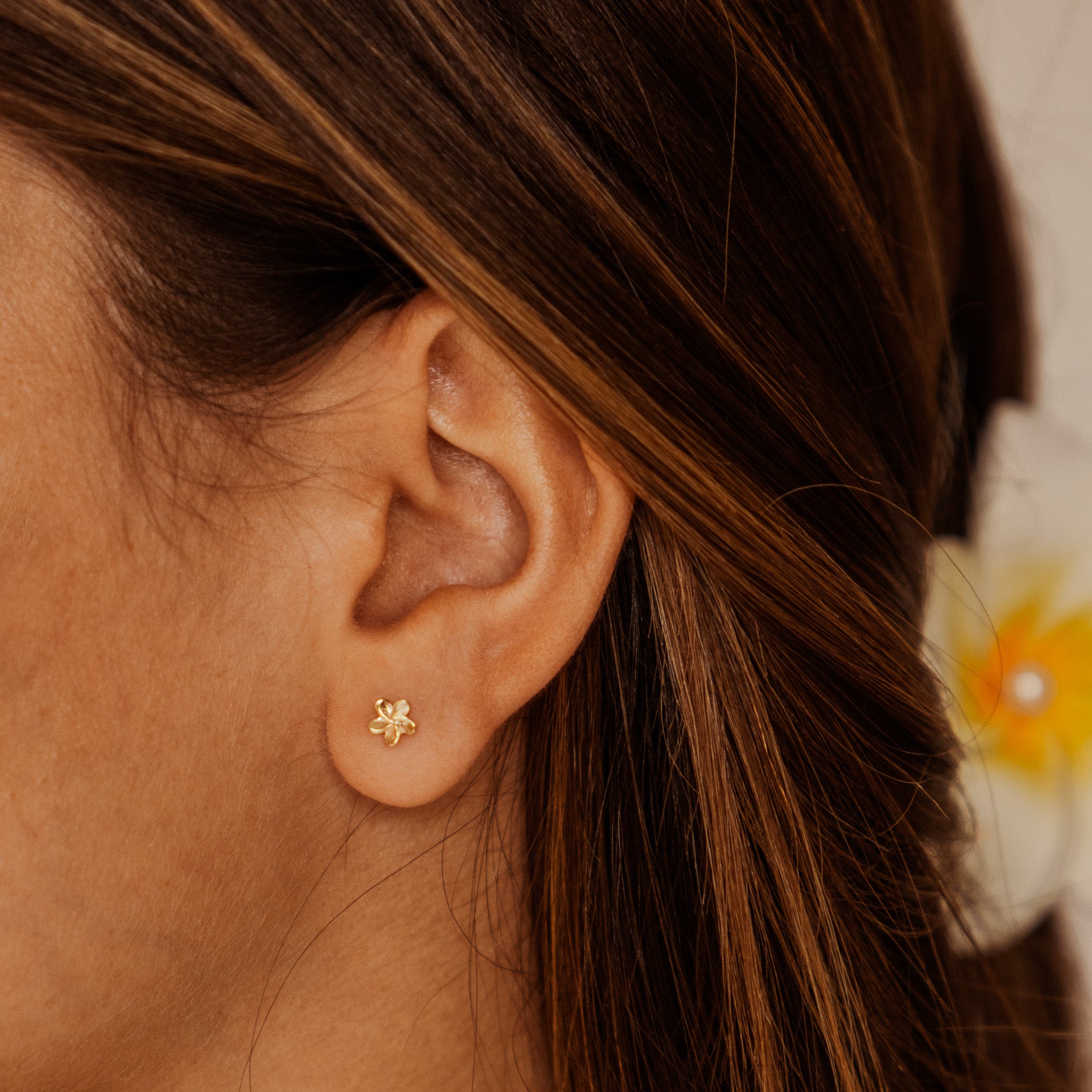 Gold plumeria 9k  image 1