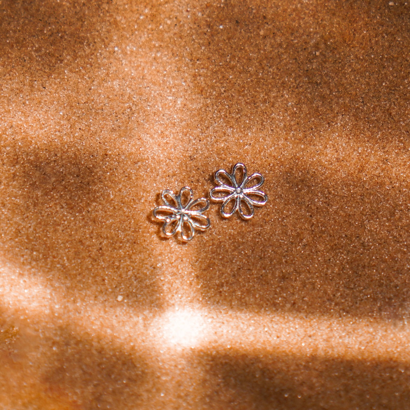 Hollow flower עגילי כסף פרח חלול image 0