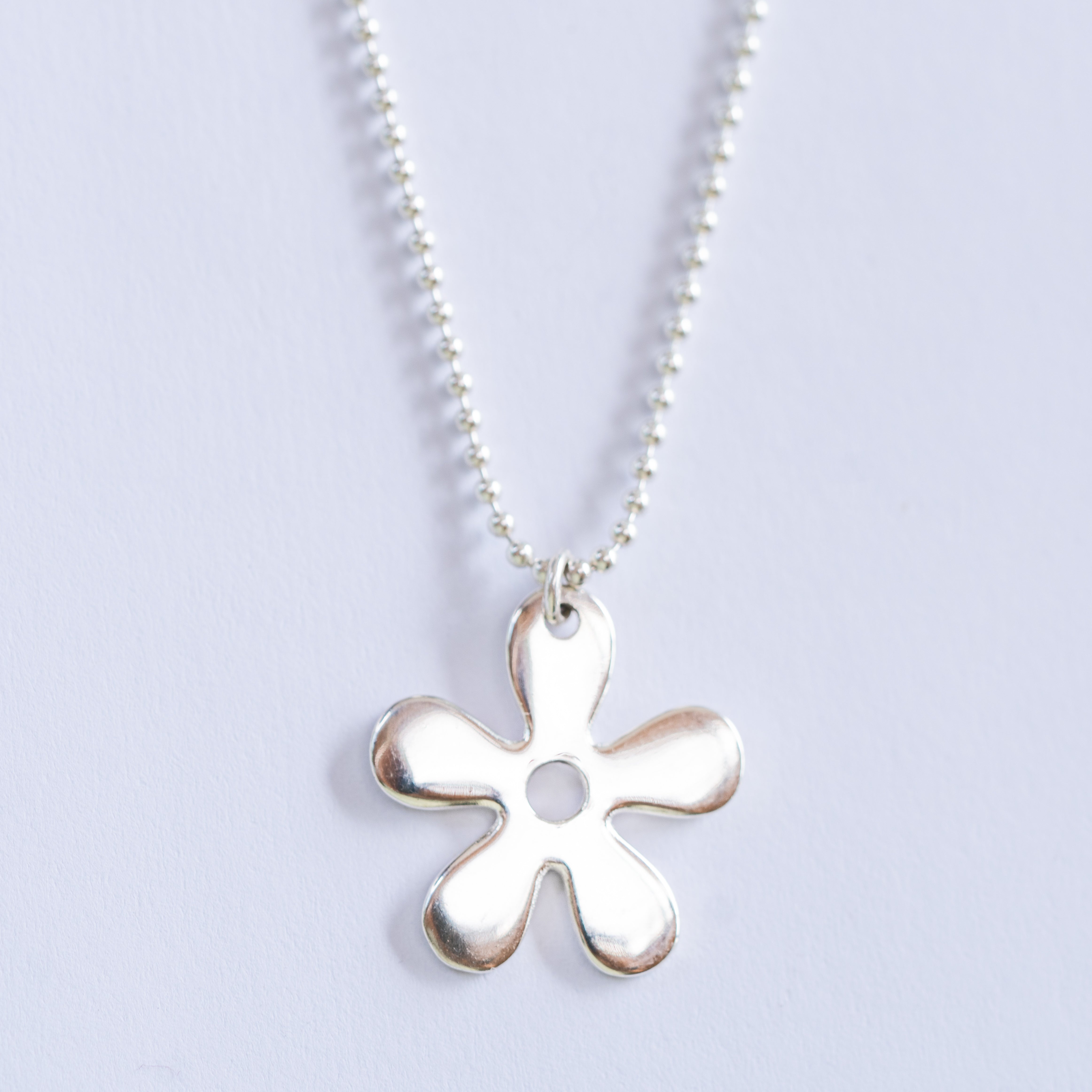 שרשרת דיסקית פרח- dots flower image 1