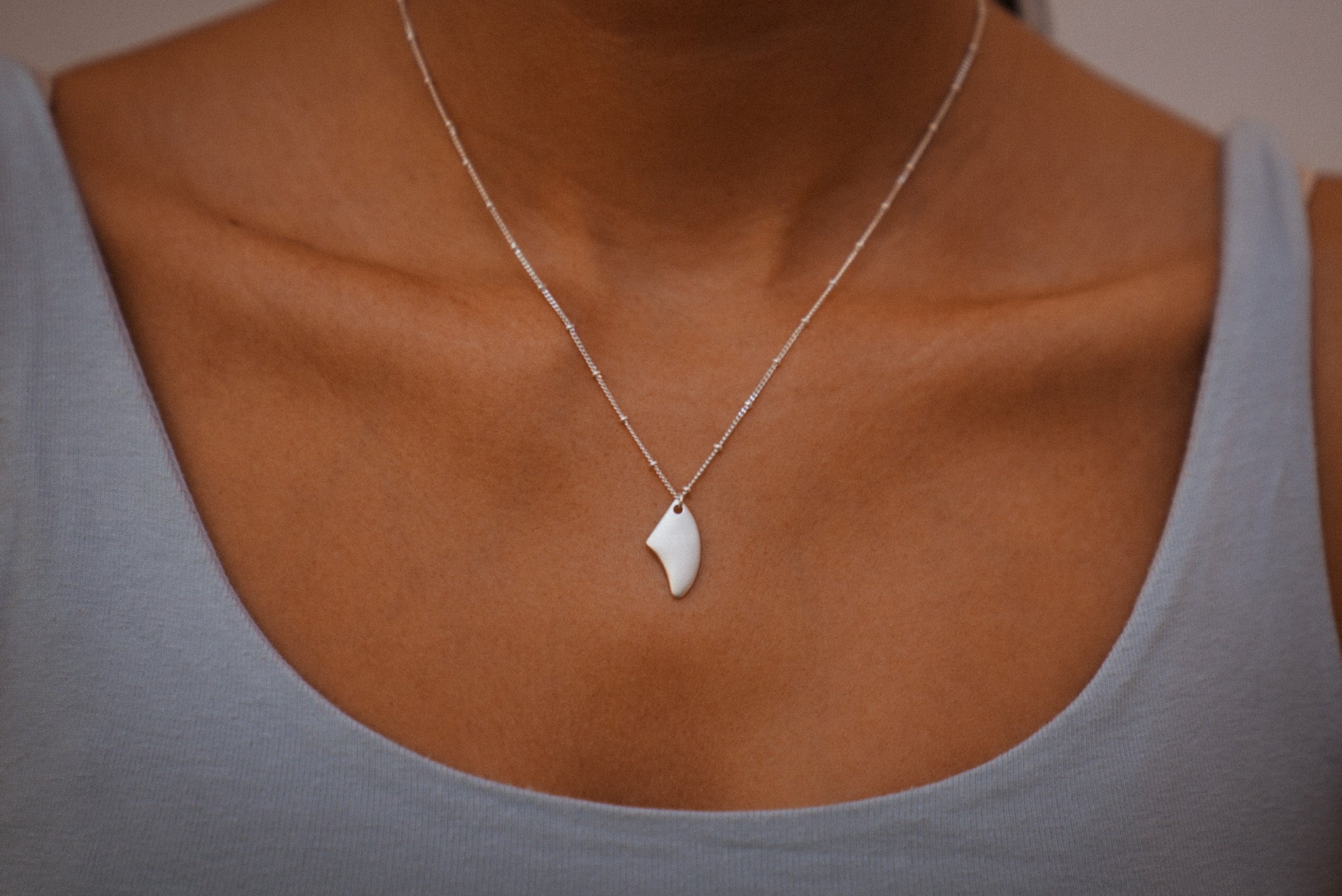 Baby fin שרשרת כסף תליון חרב גלשן קטן image 3