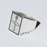 THE LITTLE SURFERS 🏄🏽- טבעת כסף  925 גולש קטן image 0