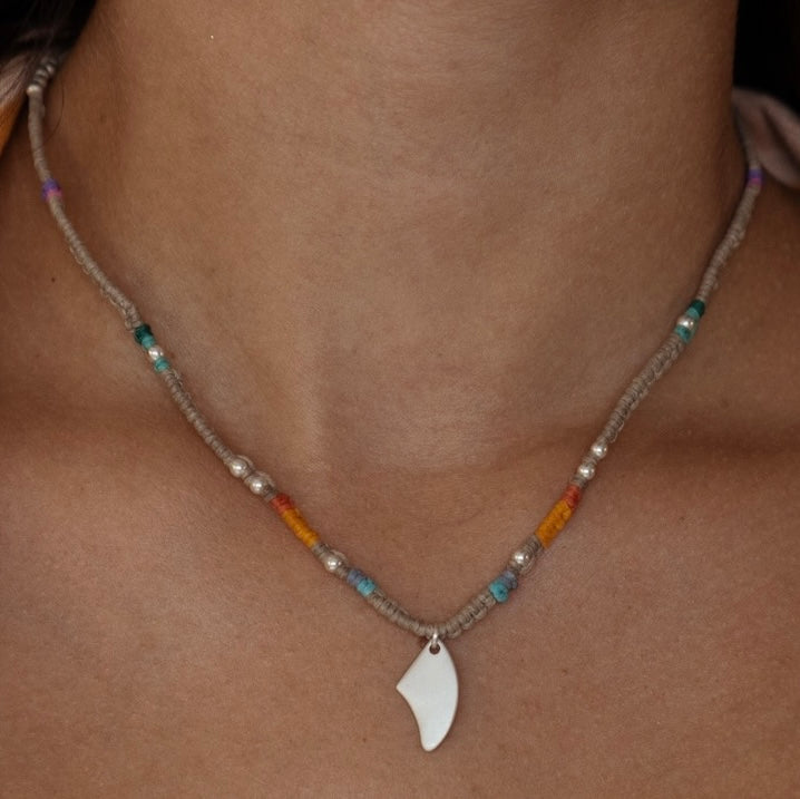 colorful fin שרשרת סרוגה תליון חרב גלשן image 0