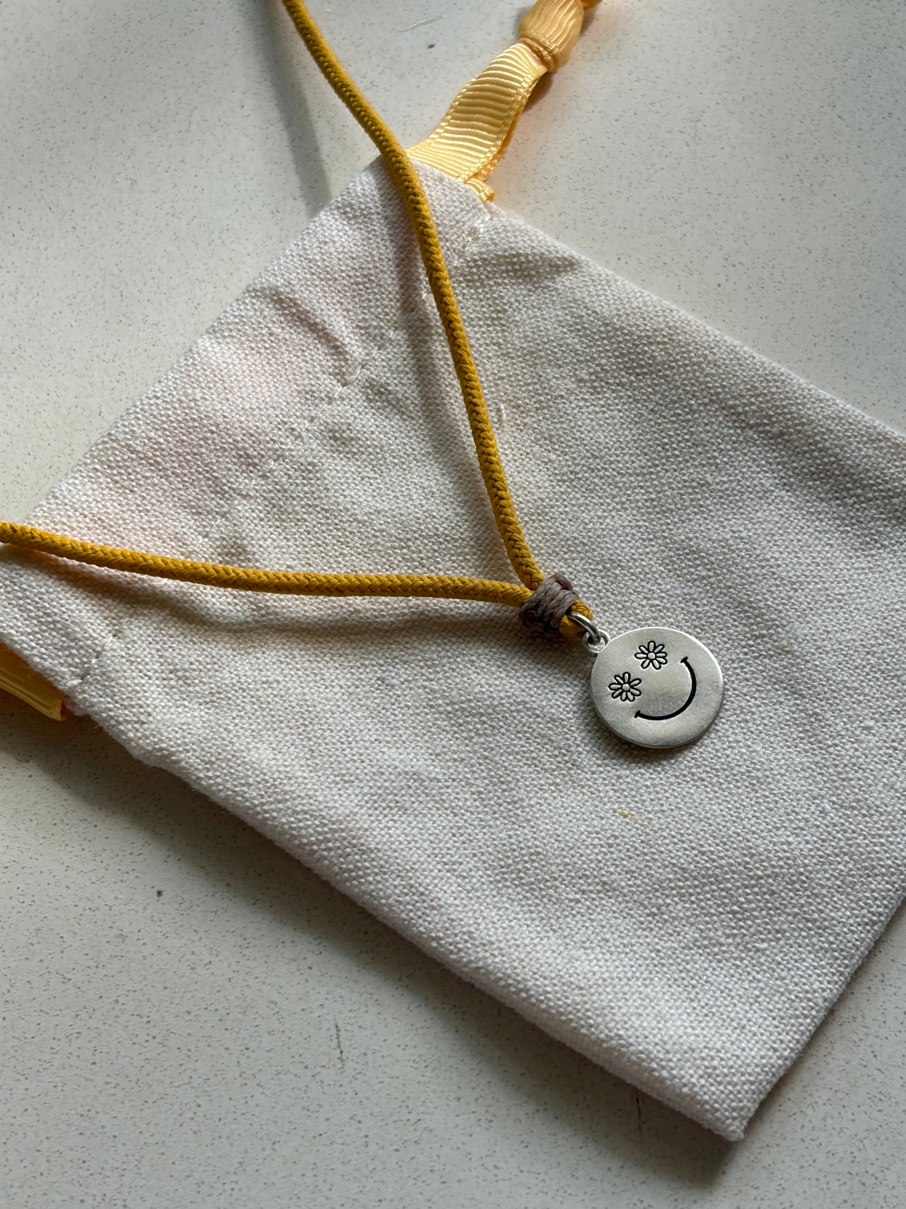 1 yellow smiley