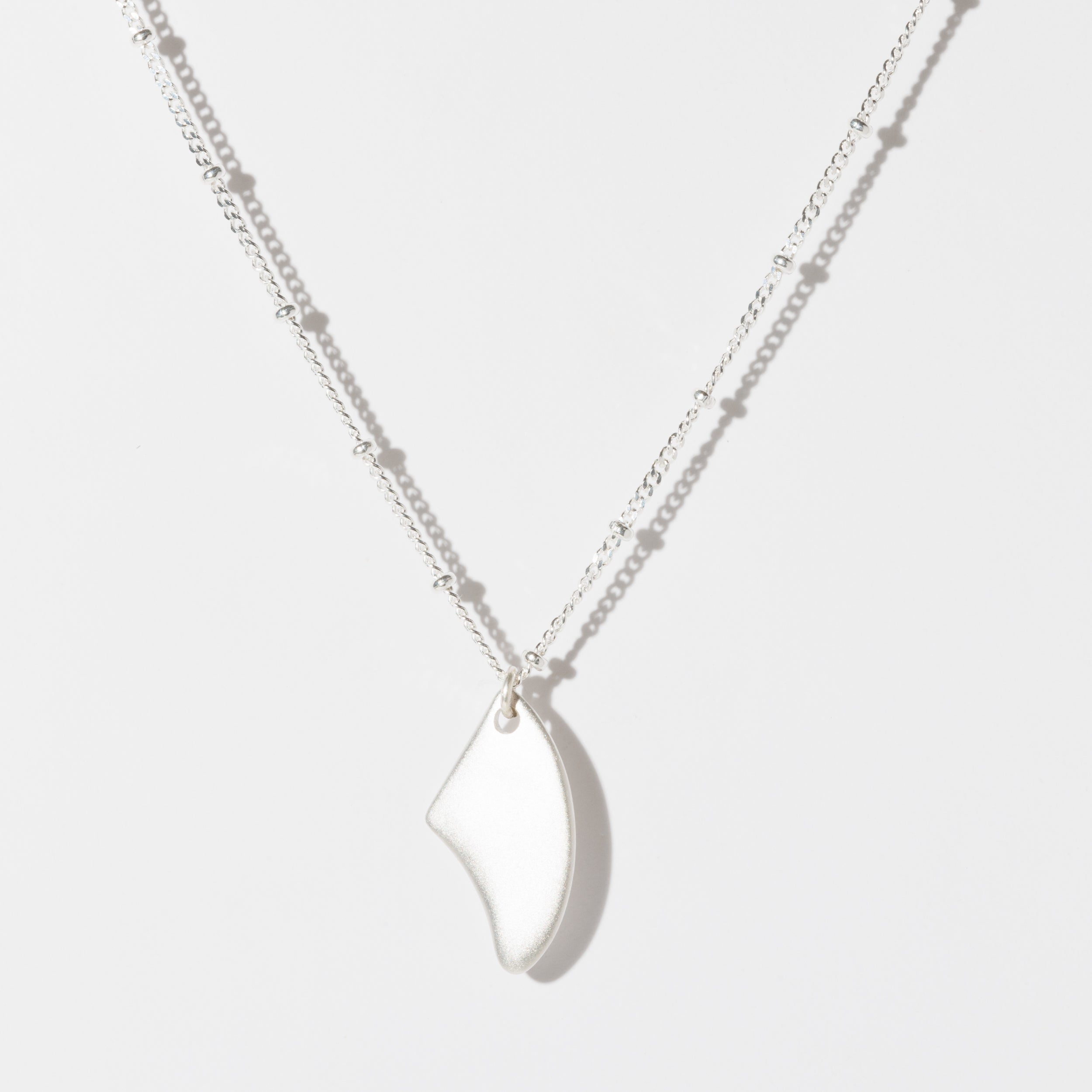 Baby fin שרשרת כסף תליון חרב גלשן קטן image 4